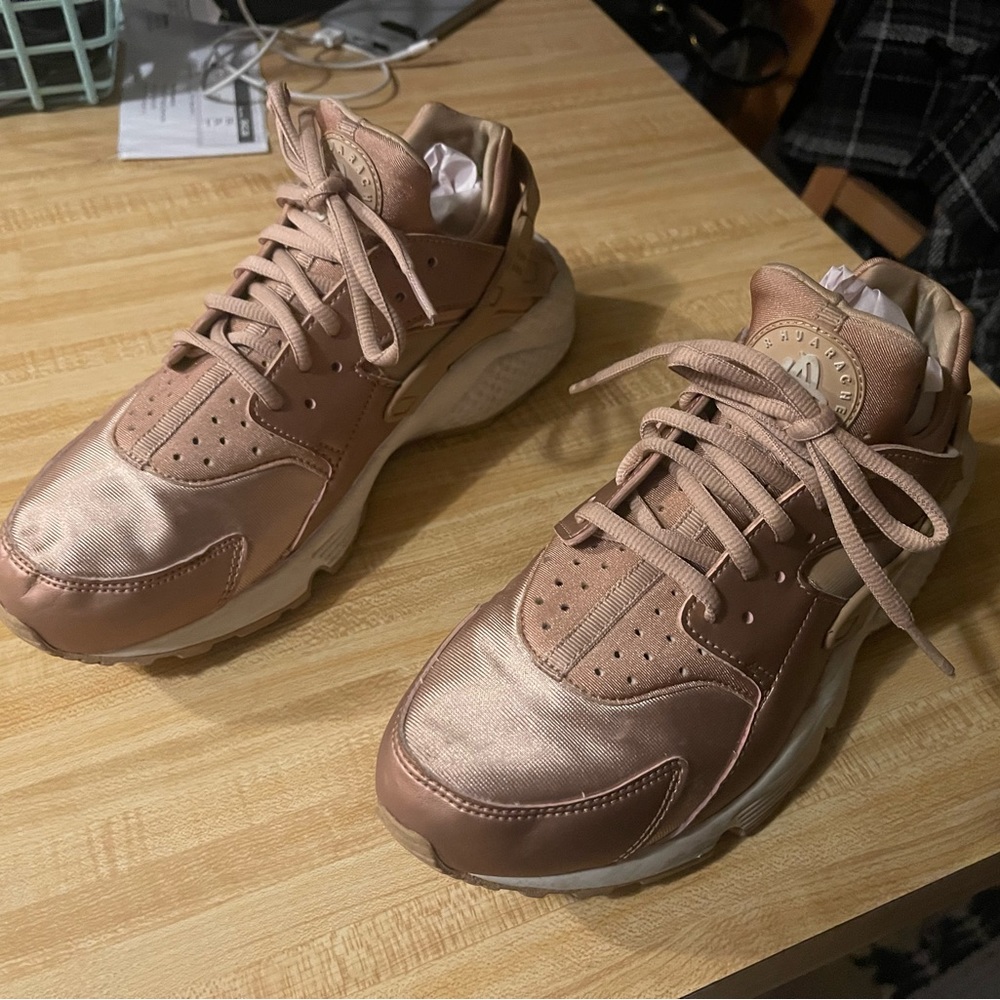 Nike Air Huarache
Women's Shoes